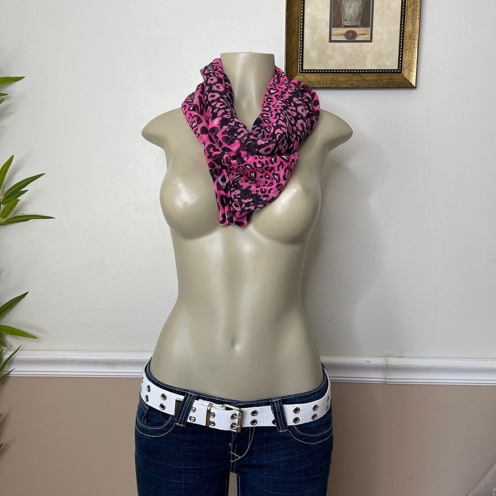 Justice Women's Y2K Vintage Pink Leopard Print Infinity Scarf - Picture 9 of 11